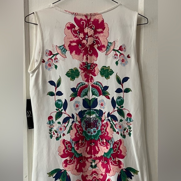 White sleeveless mini dress with floral design - Picture 2 of 2